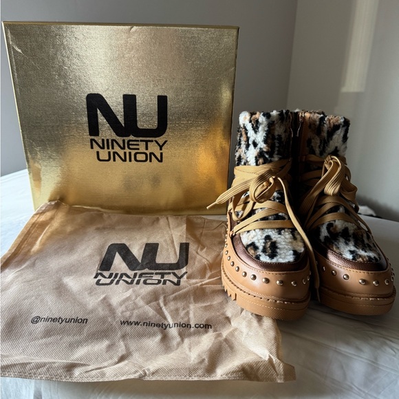 Women's Brown and Black Boots - Picture 4 of 14